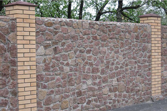 каменный забор